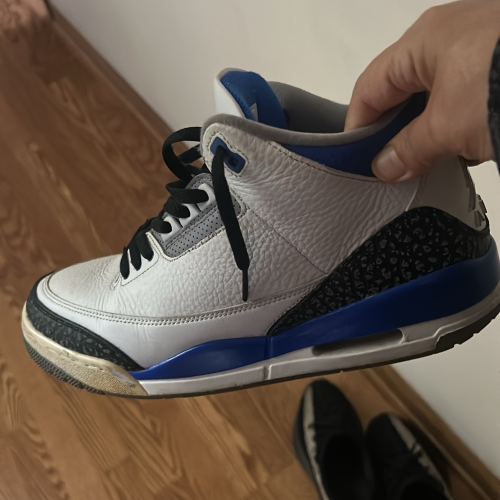 Jordan Men's White and Black Sneakers with Blue Accents - Picture 3 of 13
